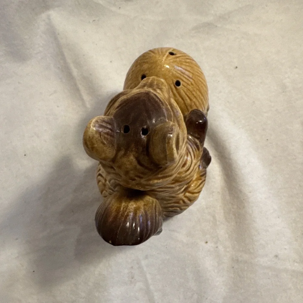 Vintage Ceramic Squirrel &‎ Acorn Salt & Pepper Shaker Set Cabin Mtn Core Japan